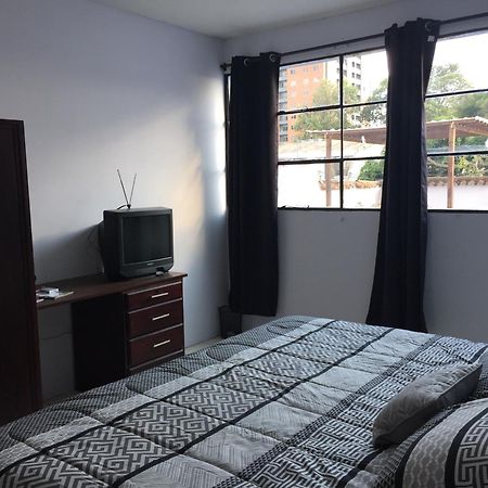 Casa 10 Guest House Guatemala City Exterior foto